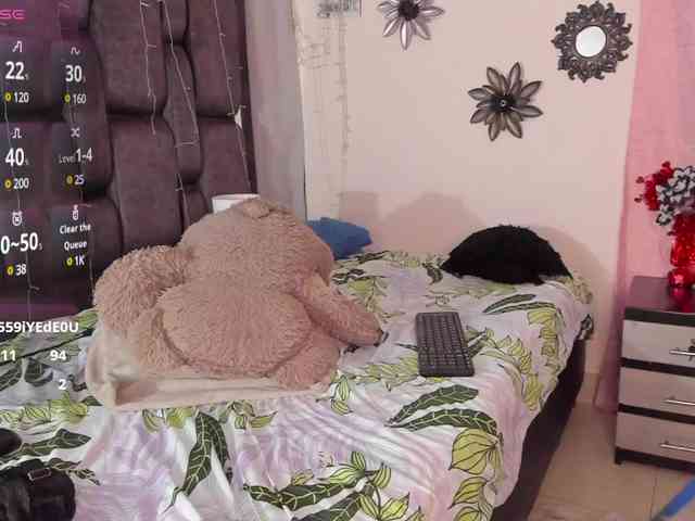 NaylaSaadi webcam