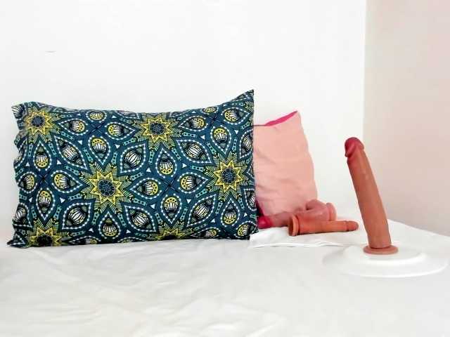 KaritooKiss's BongaCams show and profile