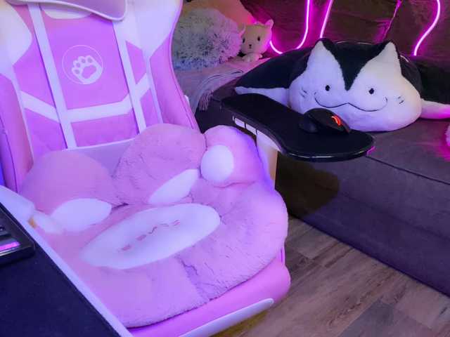 Alisa-Cheshirovna's BongaCams show and profile