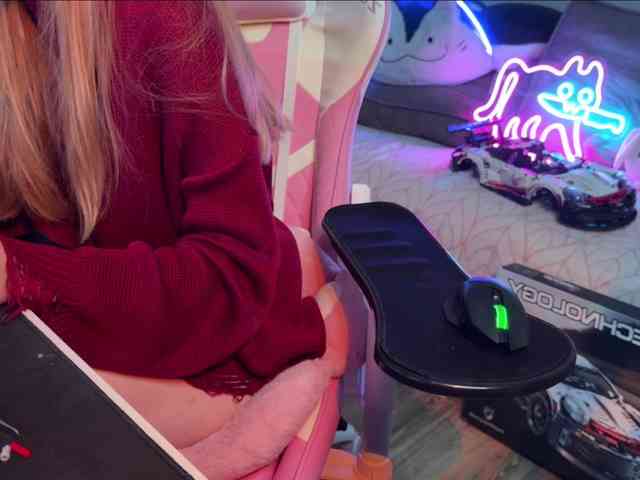 Alisa-Cheshirovn... Live Webcam on BongaCams