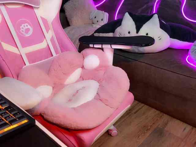 Alisa-Cheshirovna webcam