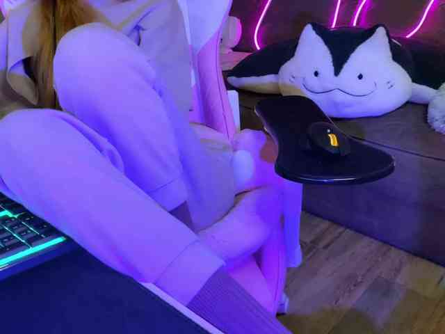 Alisa-Cheshirovna webcam