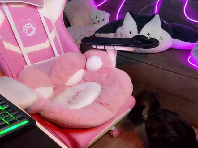 Alisa-Cheshirovna webcam