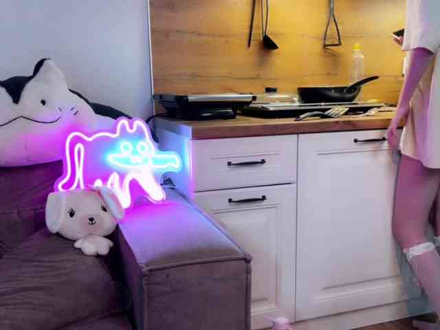 Alisa-Cheshirovna webcam