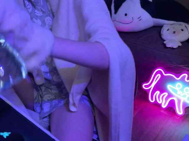 Alisa-Cheshirovna webcam