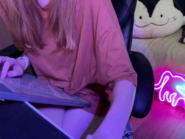 Alisa-Cheshirovna webcam