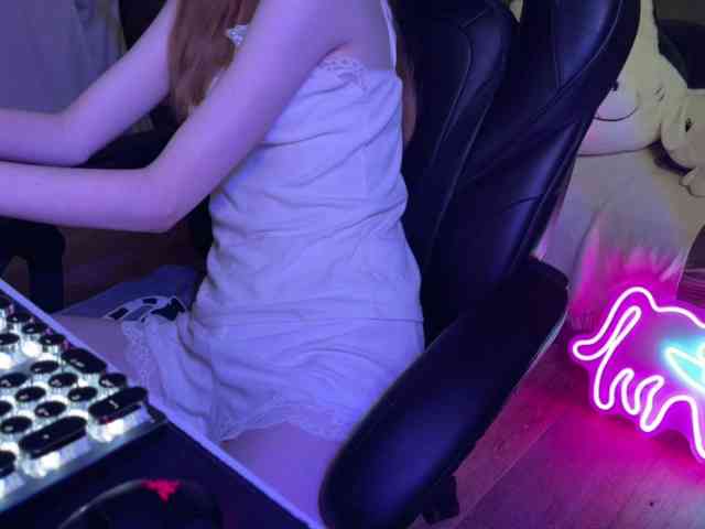 Alisa-Cheshirovna webcam
