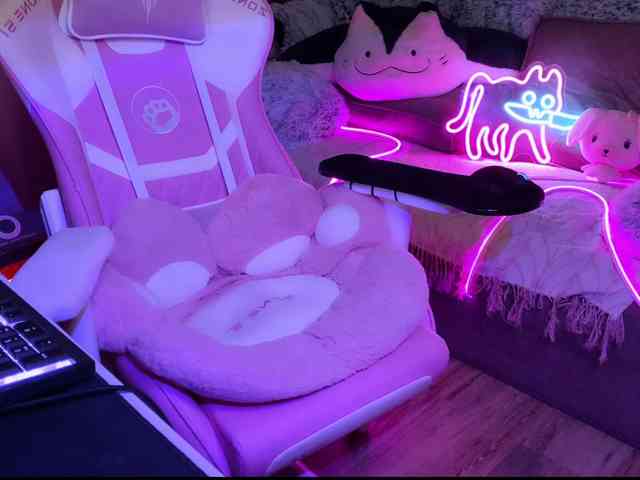 Alisa-Cheshirovna webcam