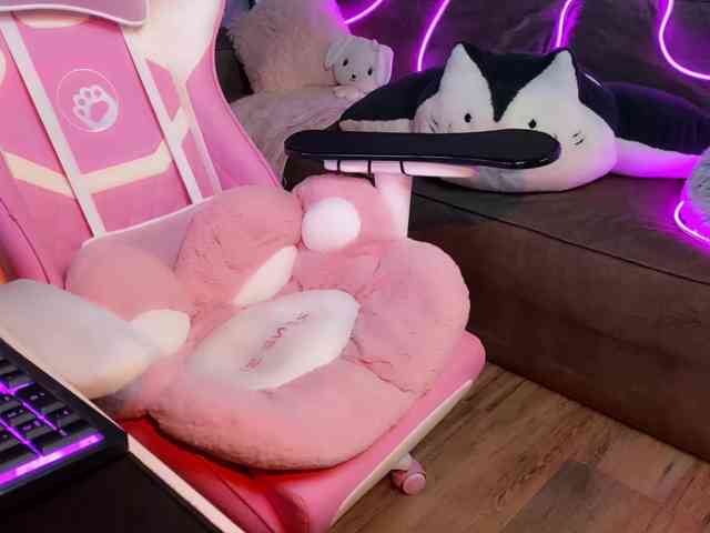 Alisa-Cheshirovna webcam