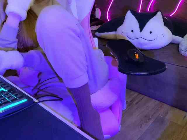 Alisa-Cheshirovna webcam