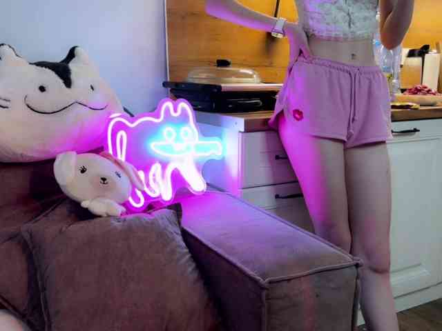 Alisa-Cheshirovna webcam
