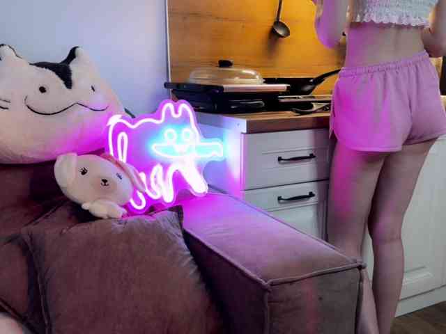 Alisa-Cheshirovna webcam
