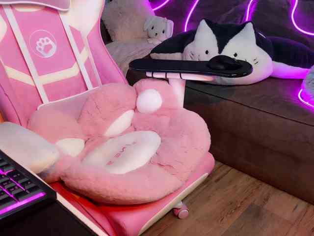 Alisa-Cheshirovna webcam