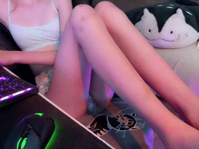Alisa-Cheshirovn... Live Webcam on BongaCams