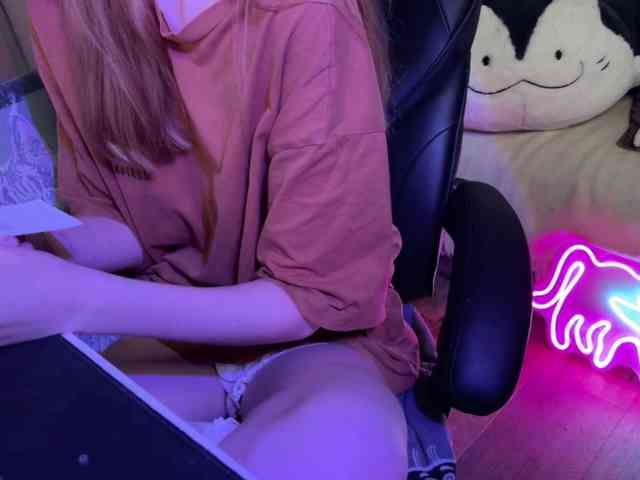 Alisa-Cheshirovna webcam