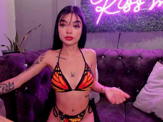 Alahia-18 Live Webcam on BongaCams
