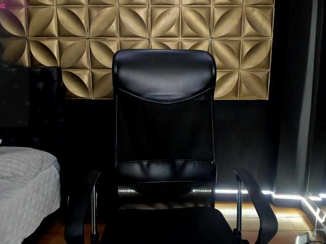 miacollins's BongaCams show and profile