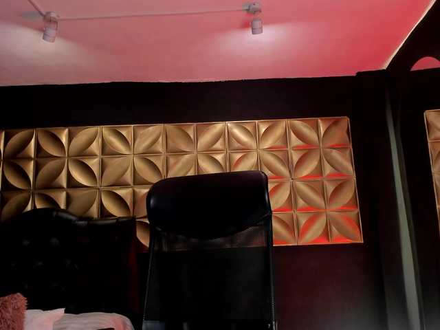 miacollins's BongaCams show and profile