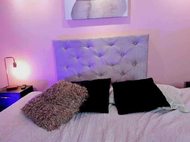 miacollins webcam bongacams model stream image