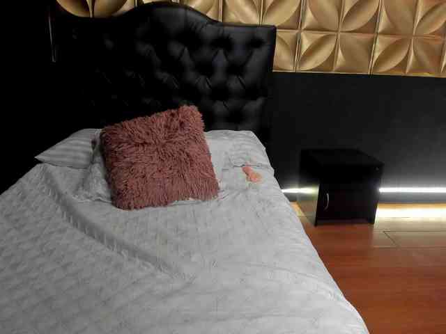 miacollins miacollins