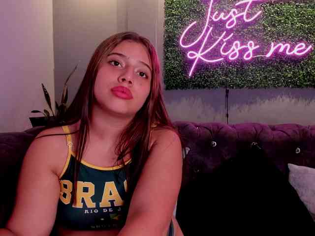 miacollins Live Webcam on BongaCams