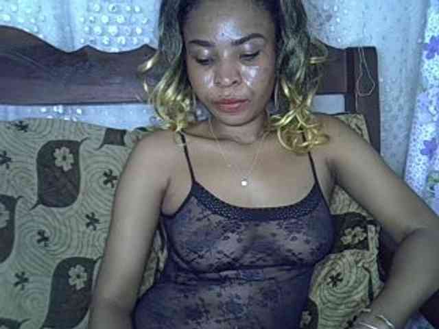 LatishaForYou webcam