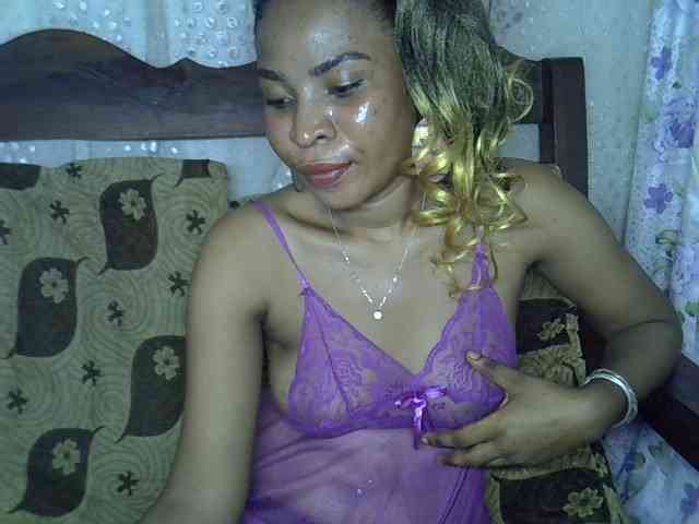 LatishaForYou webcam