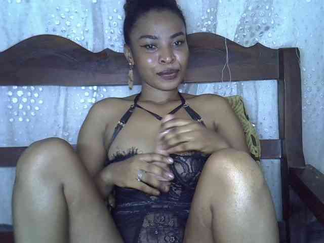 LatishaForYou webcam