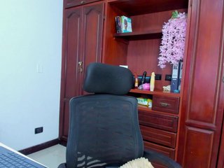 ValkiriaContee Porn Show