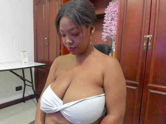 ValkiriaContee webcam