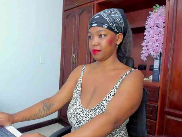 ValkiriaContee Live Webcam on BongaCams