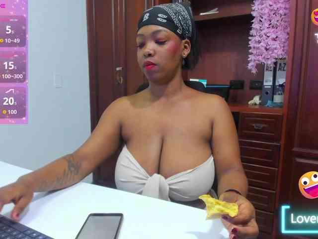 ValkiriaContee webcam