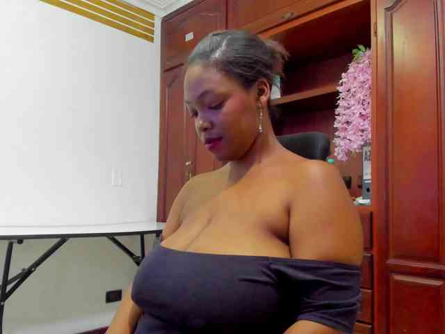 ValkiriaContee webcam