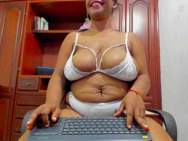 ValkiriaContee webcam