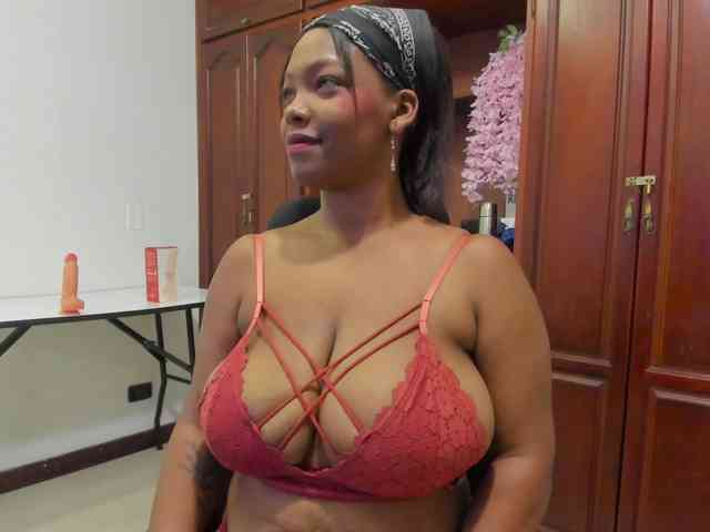 ValkiriaContee webcam