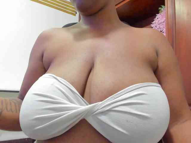 ValkiriaContee webcam