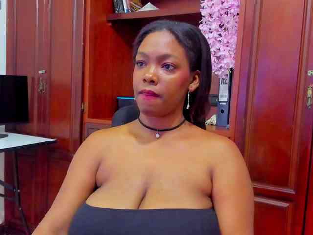 ValkiriaContee webcam