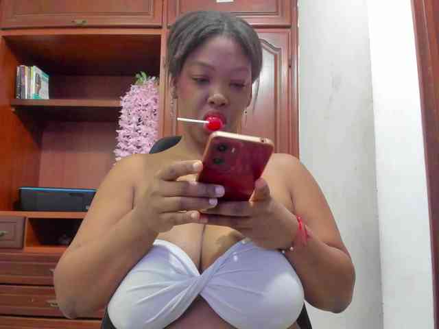 ValkiriaContee webcam