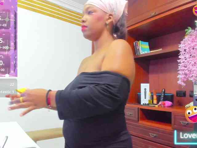 ValkiriaContee Live Webcam on {site_name}