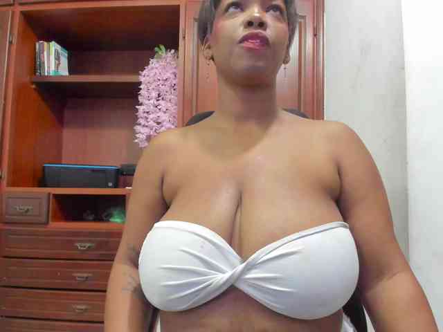 ValkiriaContee webcam