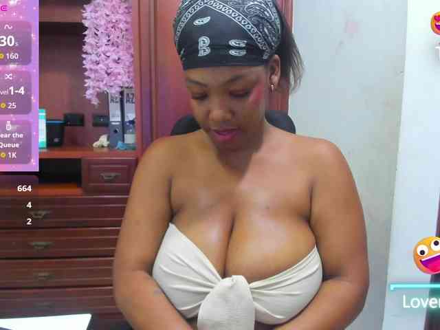 ValkiriaContee webcam