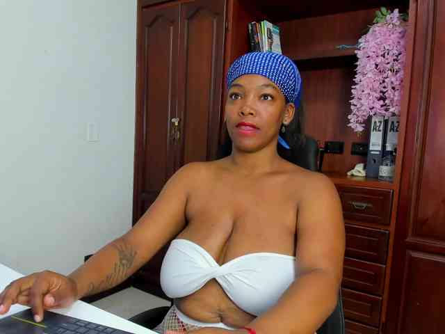 ValkiriaContee Live Webcam on BongaCams