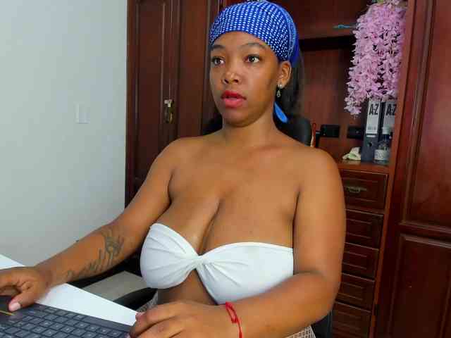 ValkiriaContee Live Webcam on BongaCams
