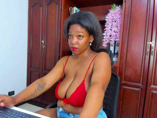 ValkiriaContee webcam