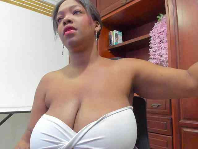 ValkiriaContee webcam