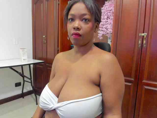 ValkiriaContee webcam