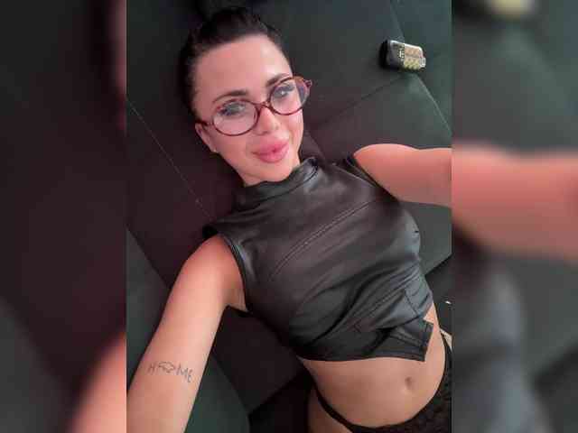 KatrinaMoreno webcam