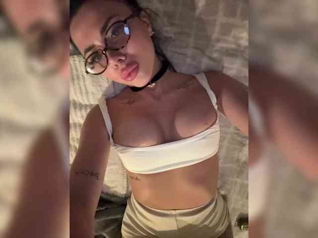 KatrinaMoreno webcam