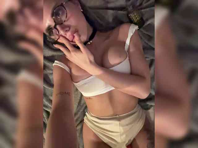 KatrinaMoreno webcam