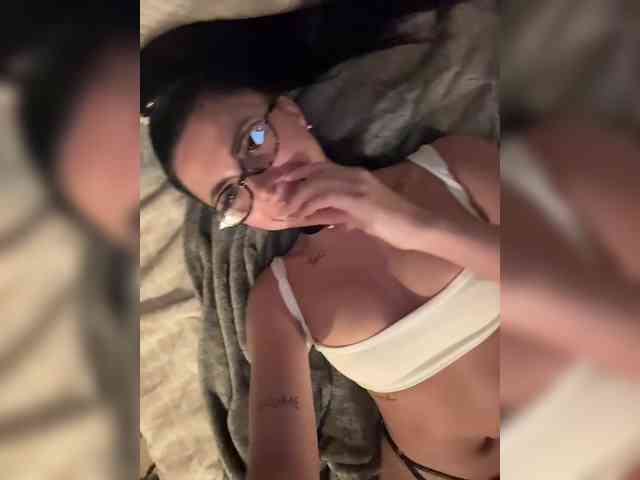 KatrinaMoreno webcam